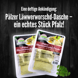 Zu sehen ist ein Plakat der Kissel Hausmetzgerei mit dunklem hölzernen Hintergrund und weißer Schrift. Das Plakat kündigt ein neues Produkt unserer Kissel Hausmetzgerei Pfälzer Spezialitäten an: "Pfälzer Läwwerworschd-Dasche- ein echtes Stück Pfalz!". Unten mittig abgebildet, sind zwei Packungen der eingeschweißten neuen "Pfälzer Läwwerworschd-Dasche".